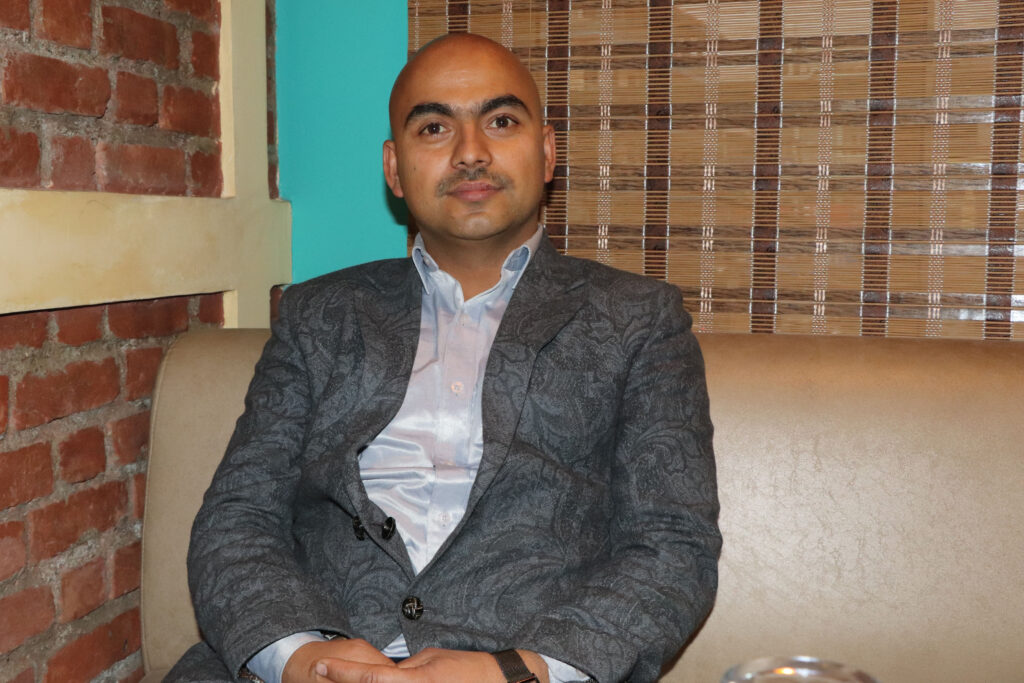 एक लाख ऋणबाट १५ वर्षमा ११ होटलको मालिक