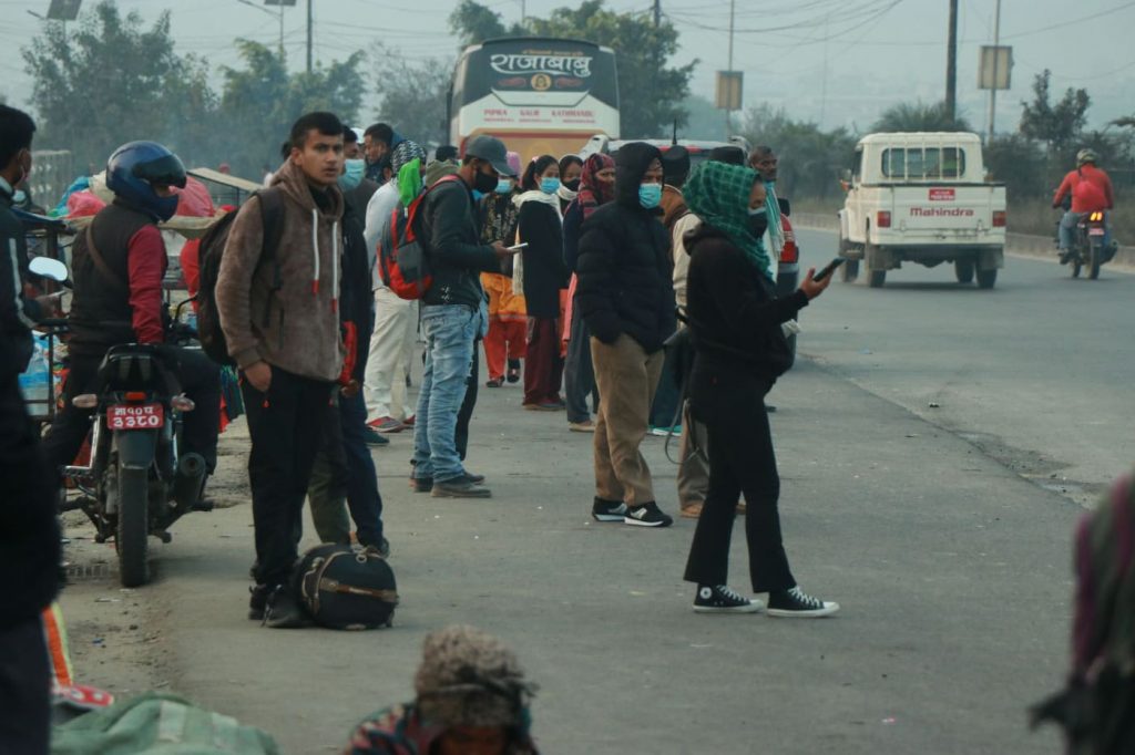 तस्बिरमा विप्लवकाे नेपाल बन्द, सेना पनि गस्तीमा