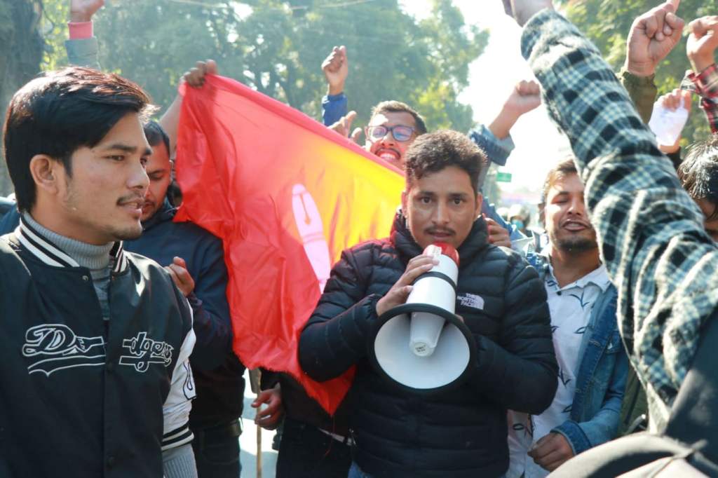 biplab 10 विप्लव समूह निकट अखिल क्रान्तिकारीकाे मूल्यवृद्धि विरुद्ध प्रदर्शन ( तस्बिर सहित )