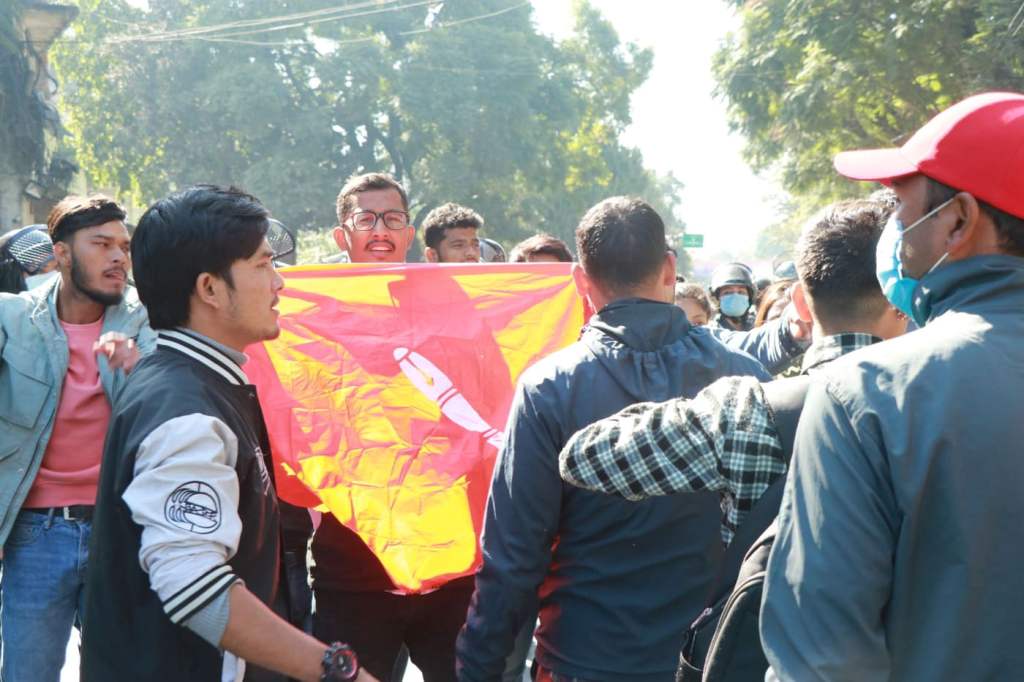 biplab 12 विप्लव समूह निकट अखिल क्रान्तिकारीकाे मूल्यवृद्धि विरुद्ध प्रदर्शन ( तस्बिर सहित )