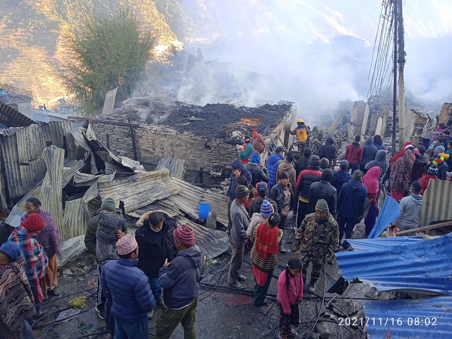 mugi fire 3 .jpg तस्बिर : मुगुमा भीषण आगलागी हुँदा १७ घर जले, मध्यरातिकाे आगाे बिहान मात्र नियन्त्रणमा
