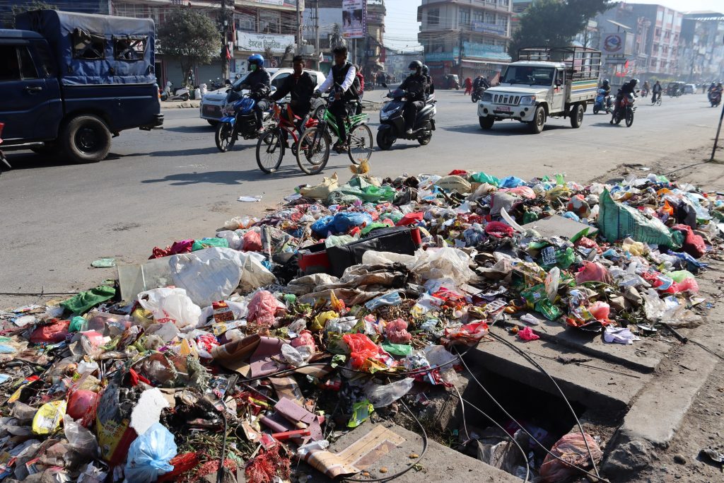 फोहोर व्यवस्थापनमा चुक्यो भरतपुर, फोहोर फाल्न सबैतिर अवरोध