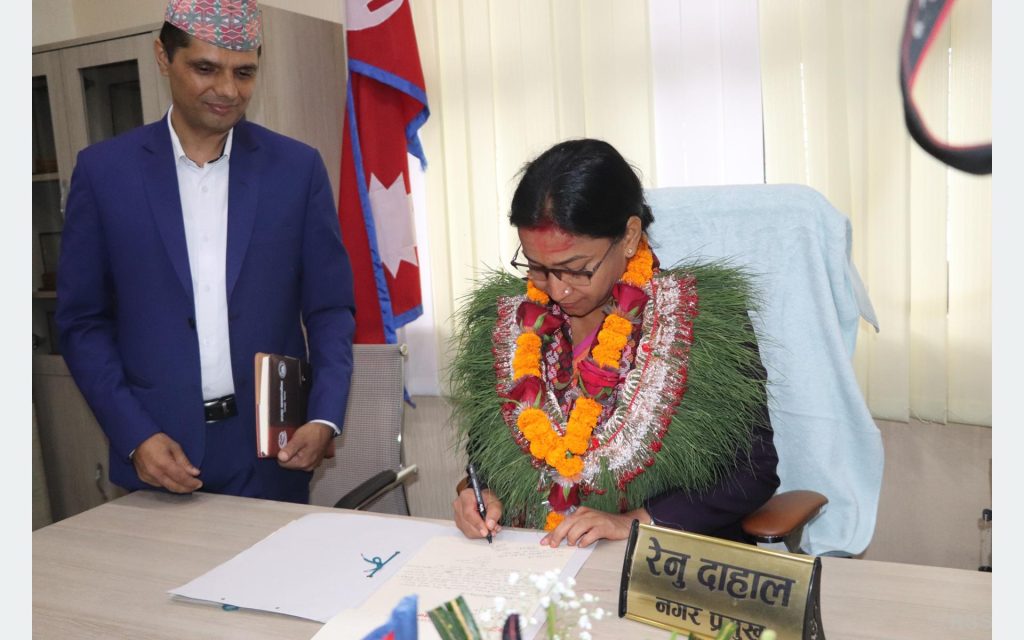 भरतपुरवासीलाई खानेपानी निःशुल्क दिने रेनु दाहालको घोसणा।