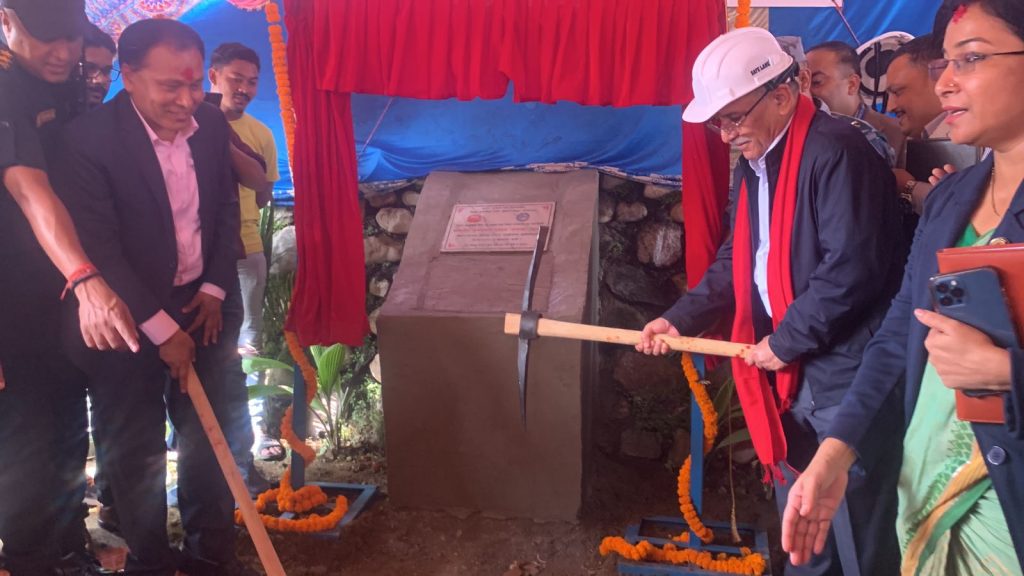 भरतपुरमा विद्युत वितरण लाइन भूमिगत गर्न सुरू, घिसिङ र प्रचण्डले गरे शिलान्यास