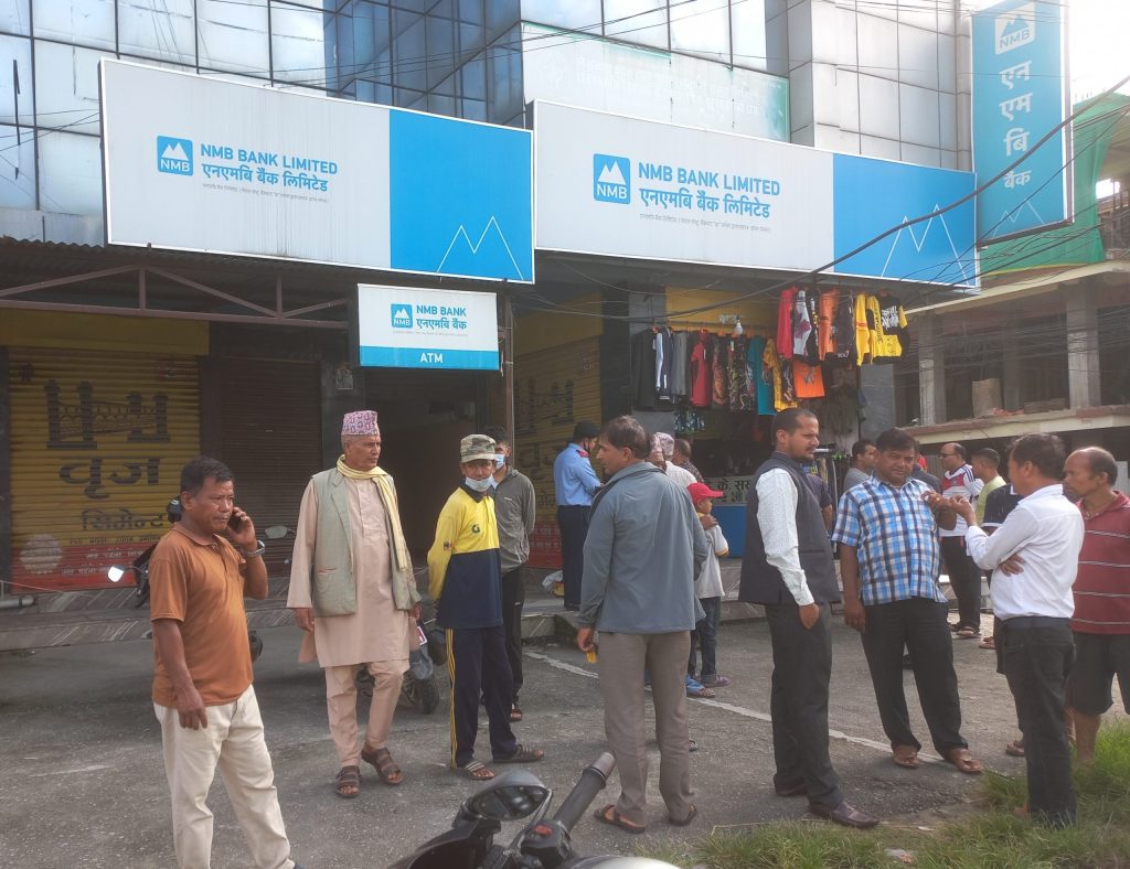 चोरको निसानामा एनएमबी बैंकको एटिएम , फुटाउँदै गरेको अवस्थामा एक पक्राउ !