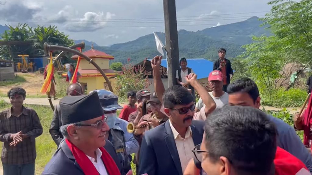 दुनियाले सुने तर प्रचण्डले बाजा बजेको सुनेनन् माकुनेले बिना ढेउबाले भिषा भनेको स्वीकारेनन् !