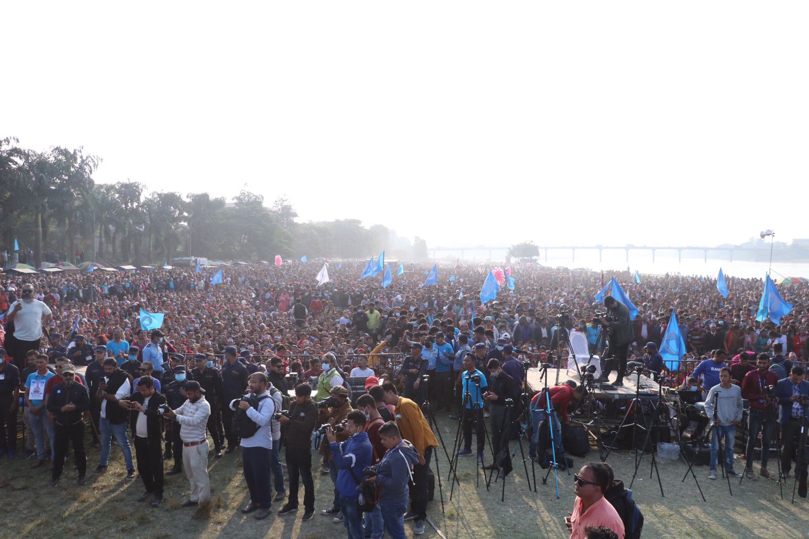 hjhgj रवि लामिछानेको चुनावी सभामा हजारौको उपस्थिति। ( फोटो फिचर )