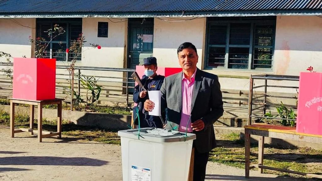 एमाले सचिव भट्टराईले ताप्लेजुङबाट गरे मतदान