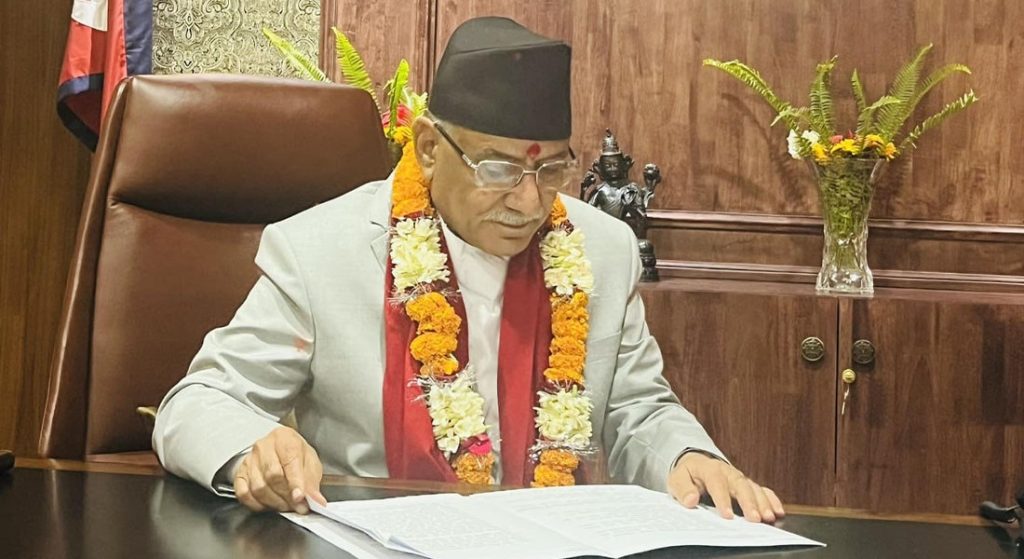 प्रतिपक्षमा रहने गरी विश्वास मत दिने कांग्रेसको निर्णय, गगन-विश्वप्रकाश असहमत