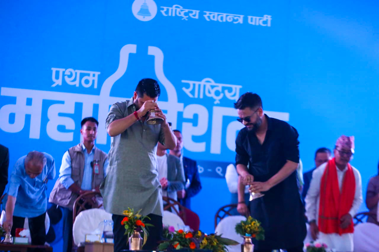 खाजादेखि खानासम्म रास्वपाको व्यस्त दिन, राजनीतिक प्रतिवेदनपछि चुनावी माहोल तात्ने