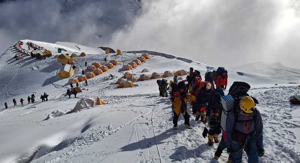 शरद् ऋतुमा अहिलेसम्म ७१ देशका १०९८ आरोहीले लिए अनुमति